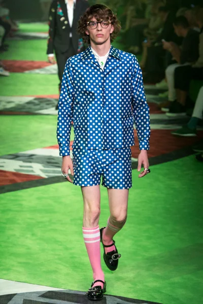 Look 64